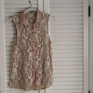 Sleeveless lace shirt